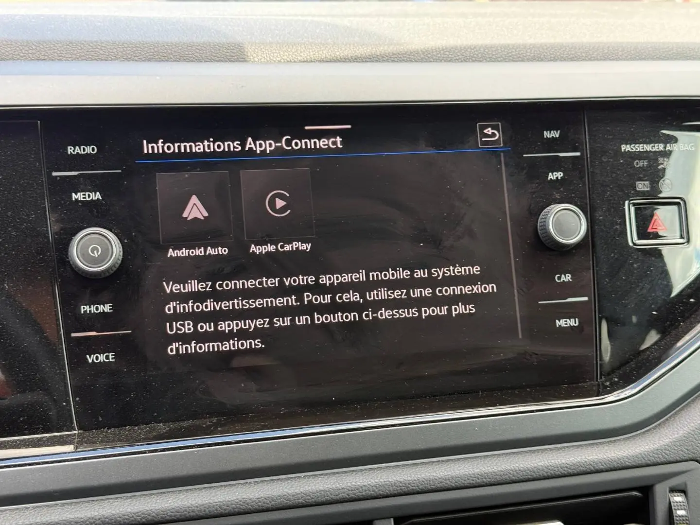 Écran tactile central du Volkswagen Taigo 2025 affichant les options Android Auto et Apple CarPlay.