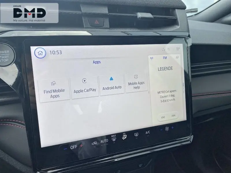 Écran tactile central de la Ford Puma noir Agate Métallisée, avec interface multimédia et détails de la console environnante.