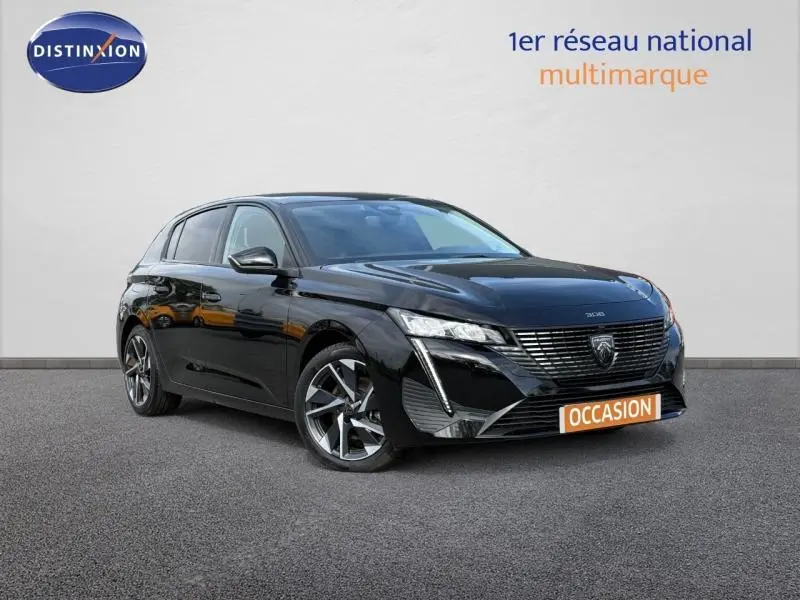 Peugeot 308 noir Perla Nera vue 3/4 avant droit, avec calandre distinctive et jantes alliage modernes.