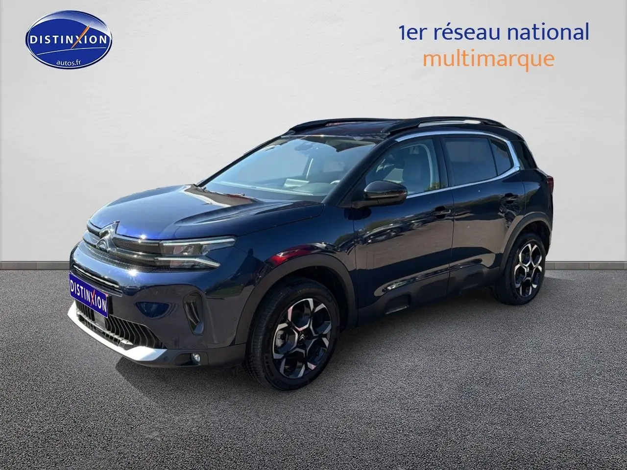 Citroën C5 Aircross bleu eclipse vue 3/4 avant droit avec jantes alu et barres de toit noires.