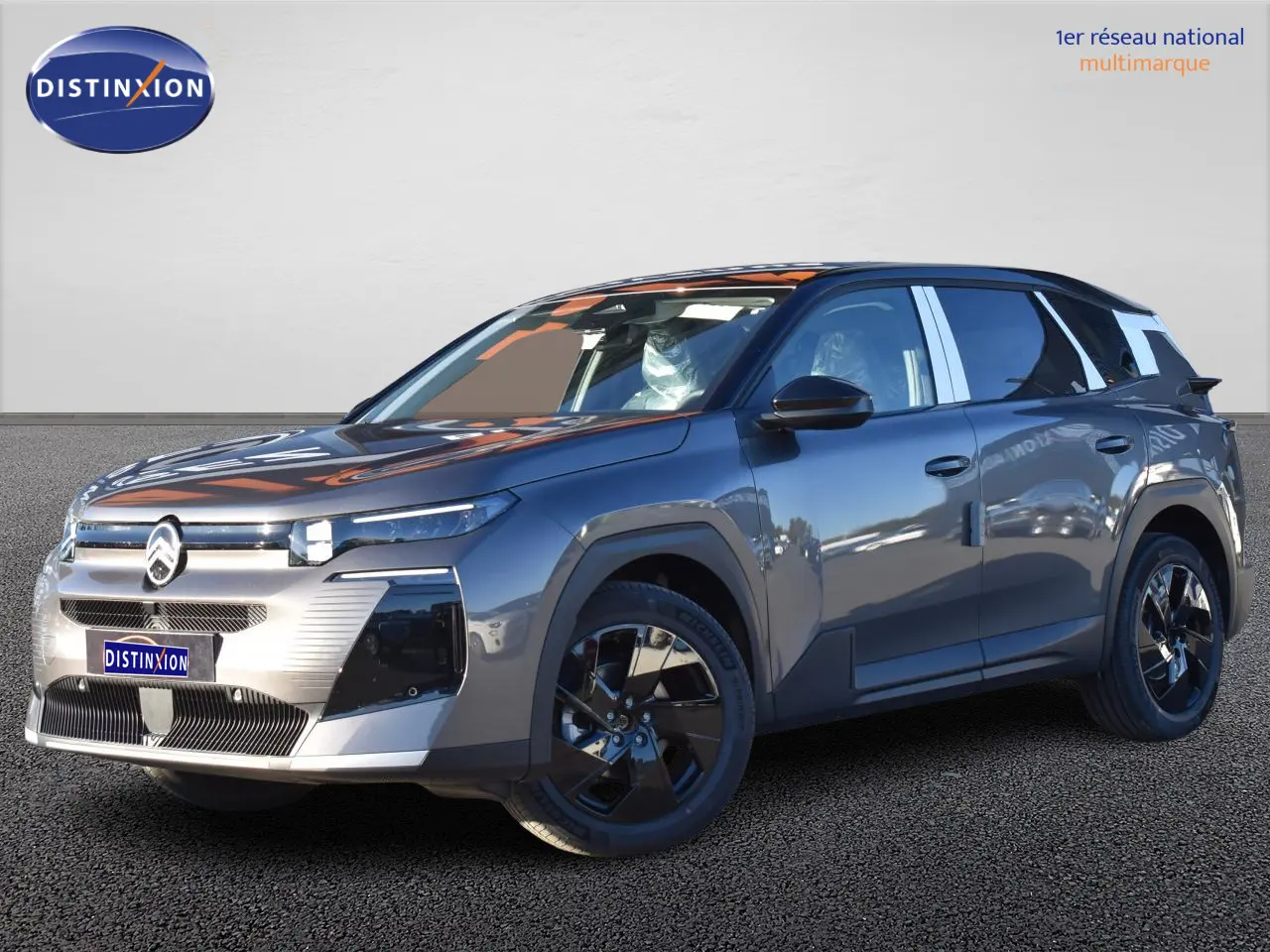 SUV Citroën C5 Aircross gris, vue 3/4 avant droit, avec toit bi-ton noir et jantes noires distinctives.
