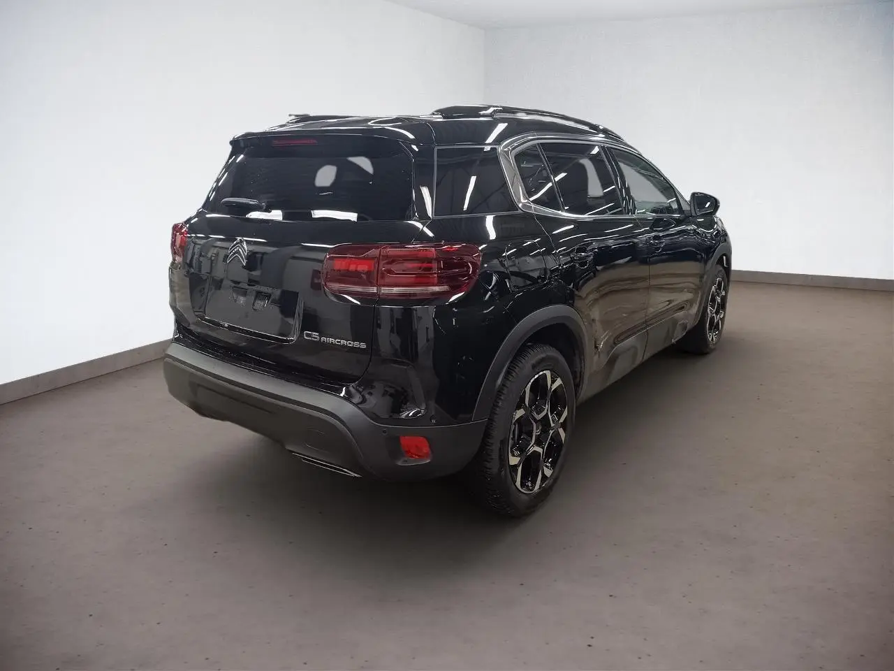 Citroën C5 Aircross Hybrid noir Perla, vue 3/4 arrière droit, jantes alliage bi-ton et feux LED 3D.