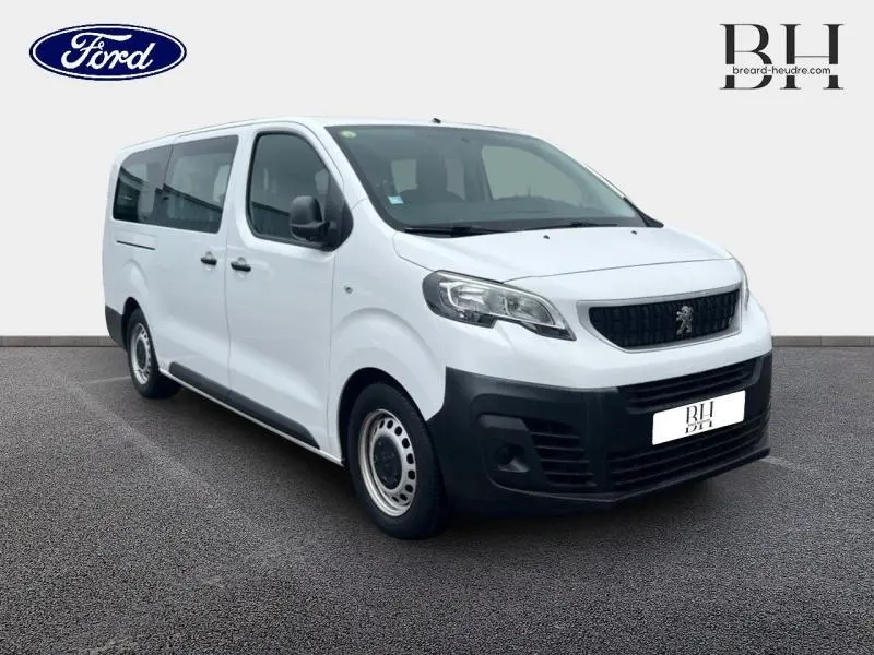 Peugeot Expert Fourgon blanc Banquise vu en 3/4 avant droit avec porte latérale coulissante et calandre noire.