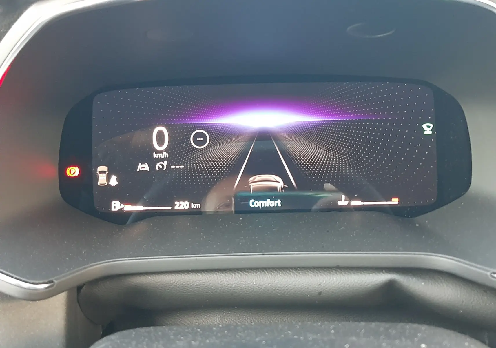 Tableau de bord numérique du Renault Captur 2024 affichant la vitesse à 0 km/h et le mode de conduite Confort