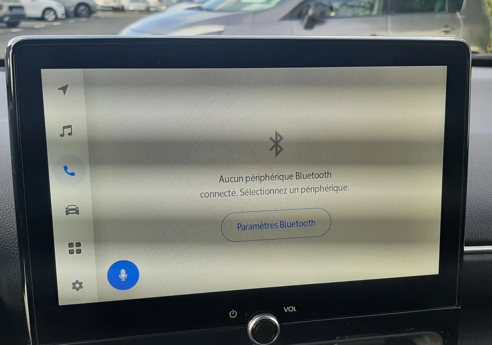 Écran tactile central du Toyota Yaris Cross 130H Design 2025 affichant les paramètres Bluetooth, intérieur gris.