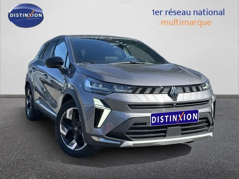 Vue 3/4 avant droite d'un Renault Symbioz gris métallisé avec calandre lumineuse et jantes au design moderne.