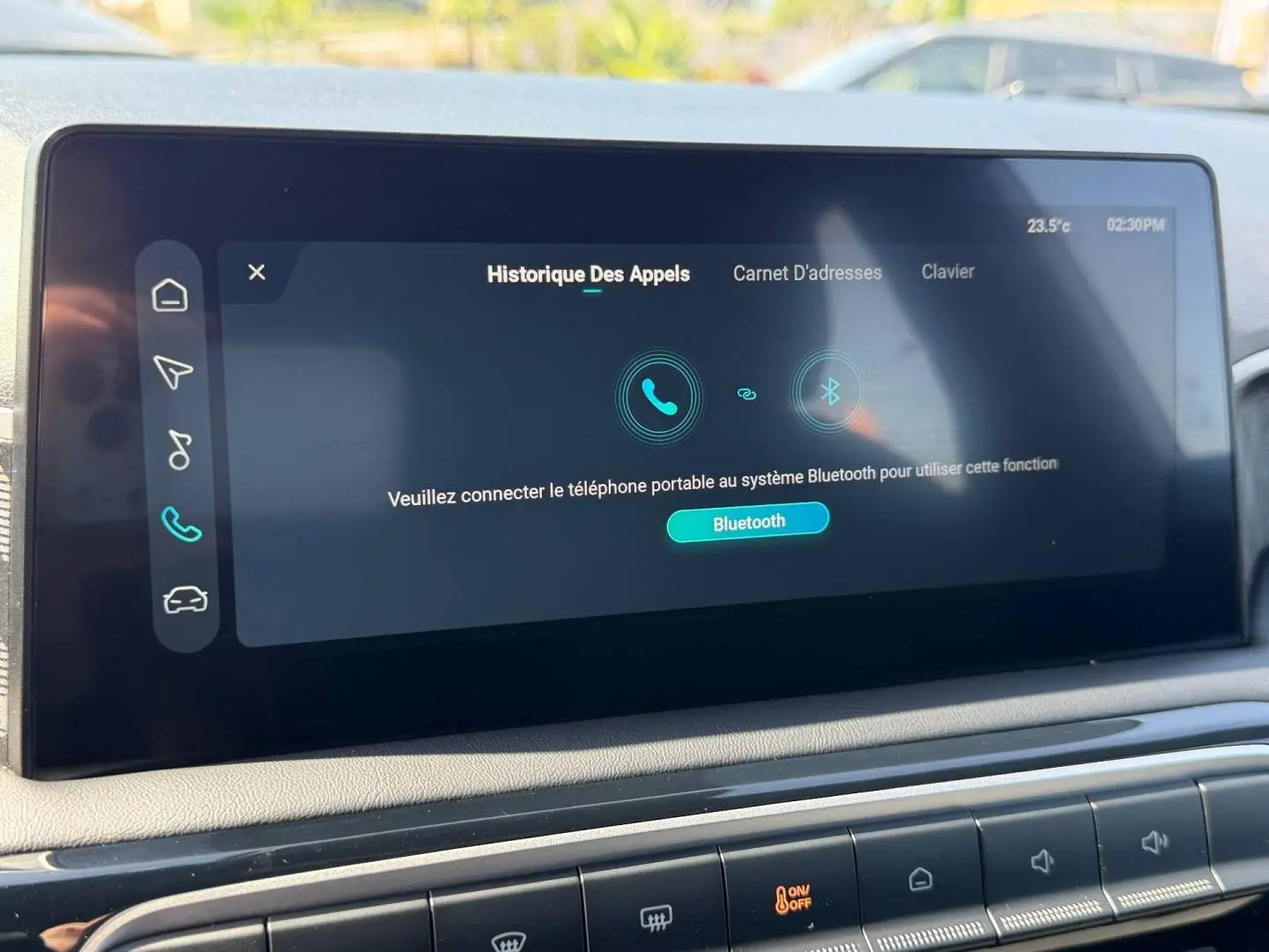 Écran tactile central du MG3 1.5 Hybrid+ 195ch Comfort affichant le menu Bluetooth, intérieur clair.