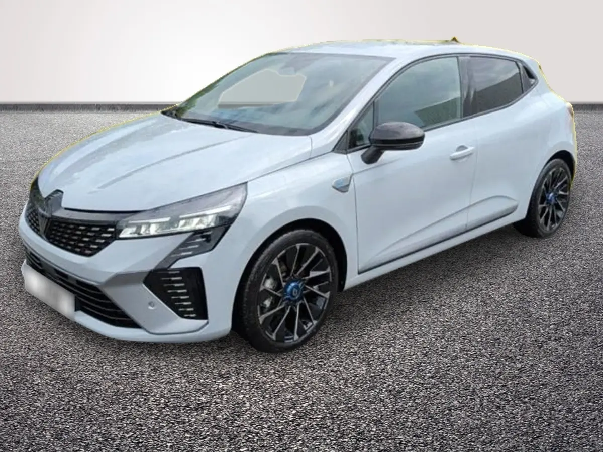 Renault Clio Esprit Alpine gris clair vue 3/4 avant droit avec jantes noires et détails bleus sur les roues.