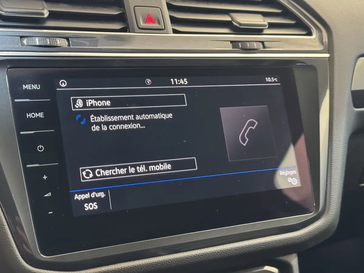 Écran tactile central du Volkswagen Tiguan Allspace 2019 affichant la connexion Bluetooth iPhone.