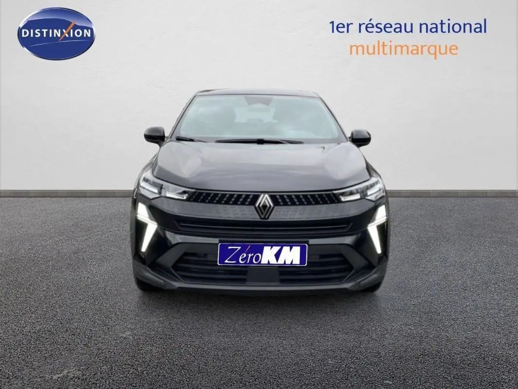 Vue frontale d'un Renault Captur noir 2025 avec feux diurnes LED allumés sur fond neutre.