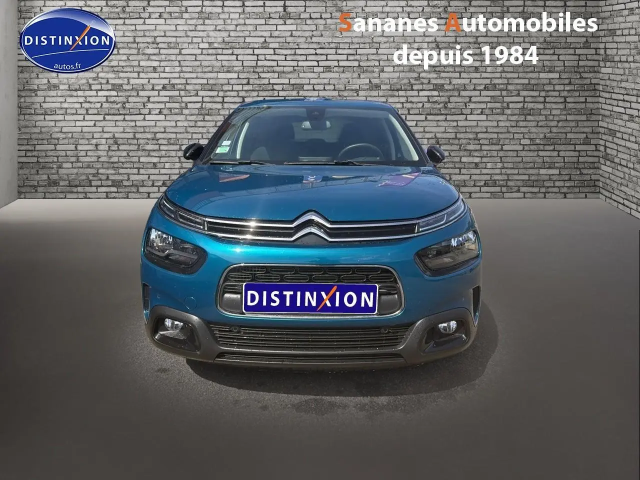 Vue avant d'une Citroën C4 Cactus 2020 bleu métal avec calandre distinctive et phares séparés.