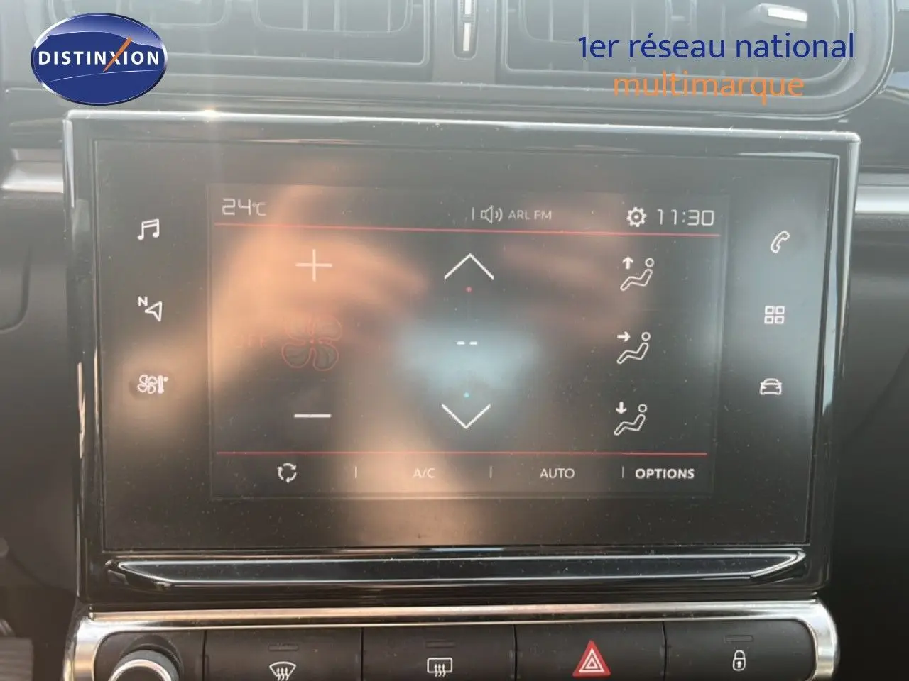 Écran tactile central du tableau de bord de la Citroën C3 2018 affichant les commandes de climatisation.