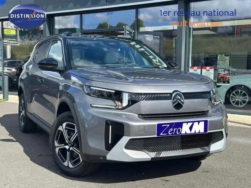 SUV Citroën C3 Aircross gris Mercury en 3/4 avant droit, avec calandre moderne et jantes alu distinctives.