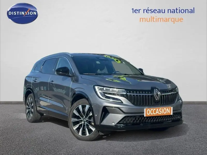 Vue 3/4 avant droite d'un Renault Espace 2024 gris schiste avec calandre distinctive et jantes alliage modernes.