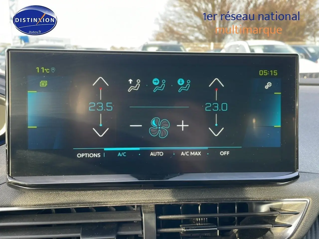 Écran tactile central du Peugeot 3008 2024 montrant les réglages de climatisation automatique bi-zone.