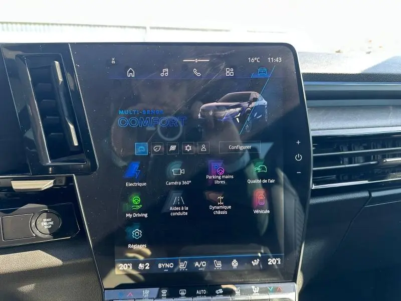 Écran tactile central de la Renault Rafale 1.2 E-Tech 300ch en mode confort, avec interface de conduite et affichage véhicule bleu.