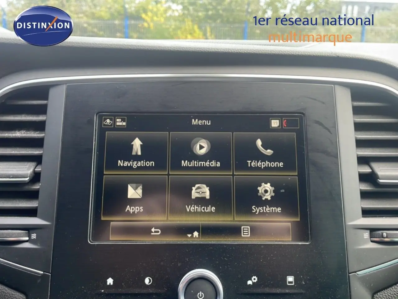 Écran tactile central de la Renault Mégane 1.3 TCE 115ch Limited 2021, affichant le menu principal multimédia.