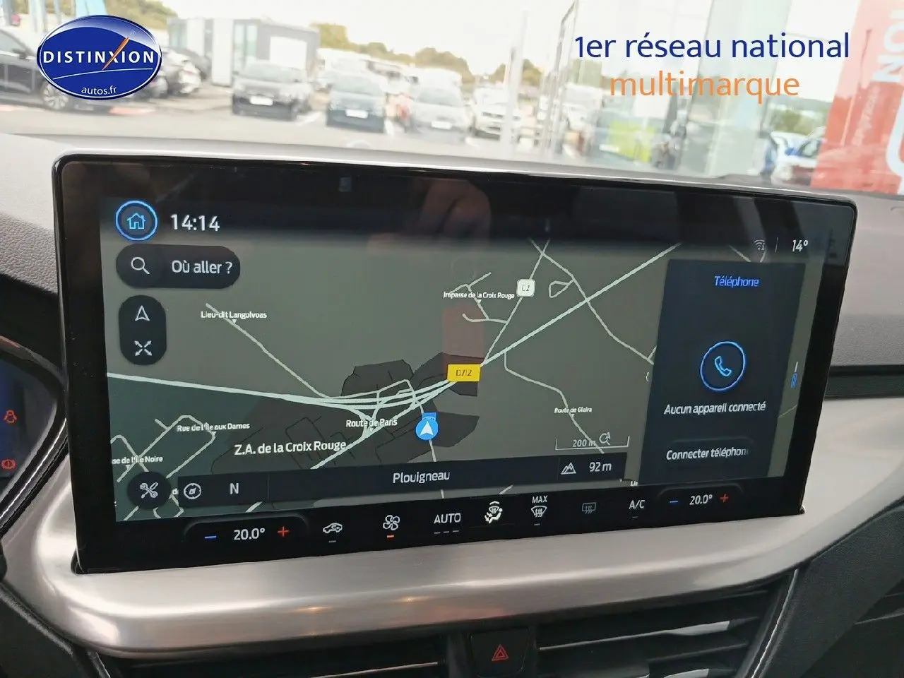 Écran tactile GPS intérieur de Ford Focus 2024 noir Agate, vue frontale du tableau de bord.