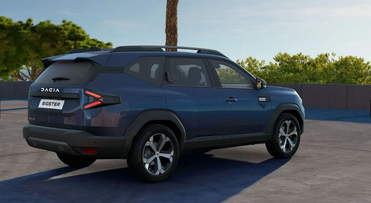 Vue 3/4 arrière droite du SUV Dacia Bigster bleu indigo avec feux arrière en forme de flèche et jantes bi-ton.