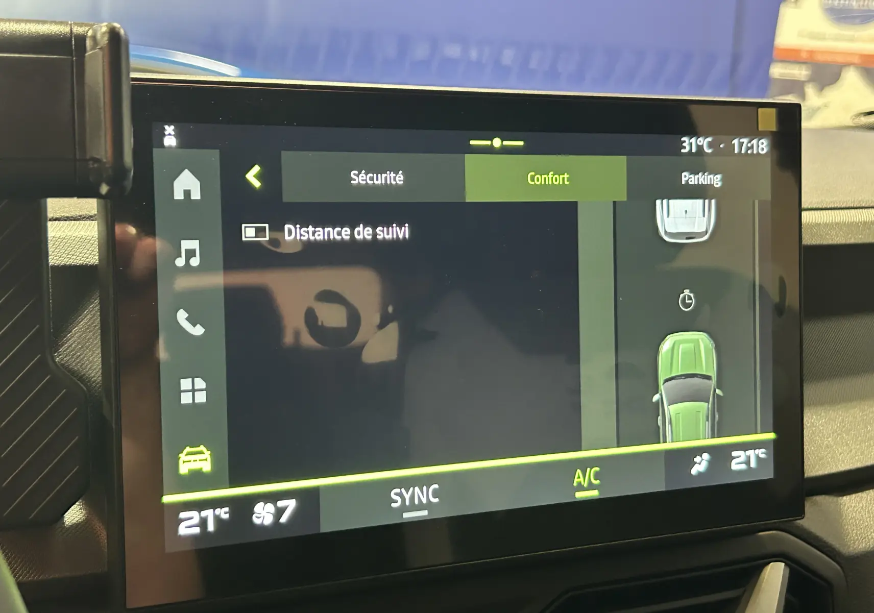 Écran tactile intérieur du Dacia Bigster 2026 affichant les réglages de confort et la température à 21°C.
