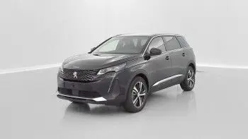 Peugeot 5008 BlueHDi 130ch gris platinium, vue 3/4 avant droit, avec calandre distinctive et jantes alliage.