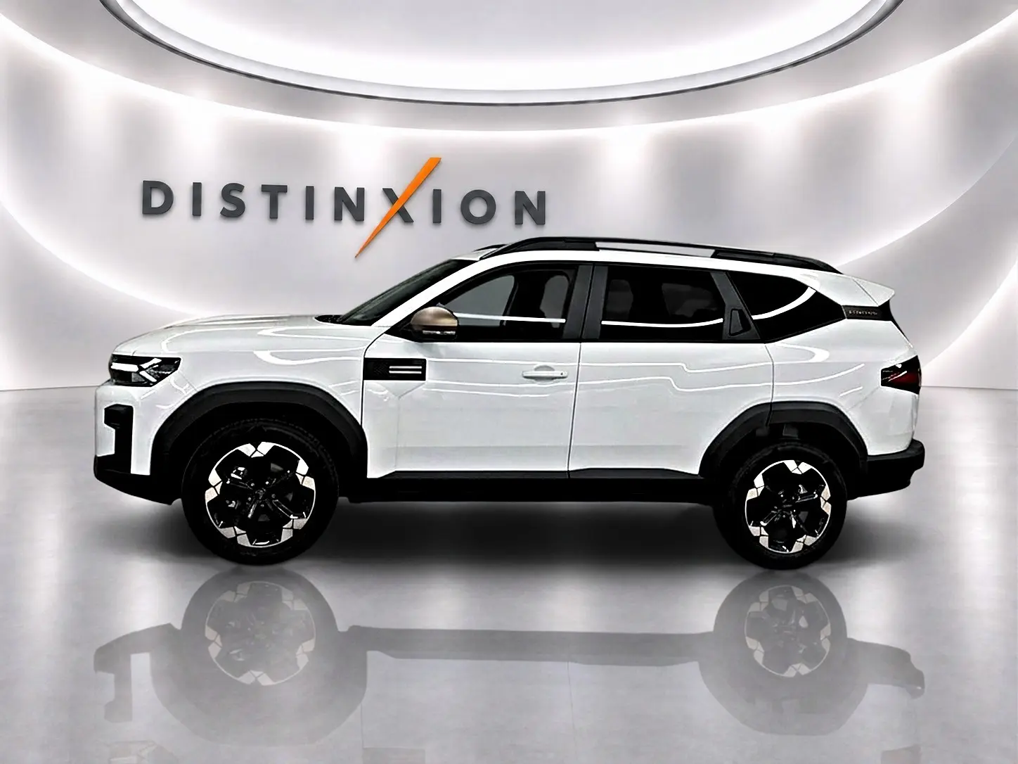 Profil droit du SUV blanc Dacia Bigster 2026 avec barres de toit noires et jantes alu distinctives.
