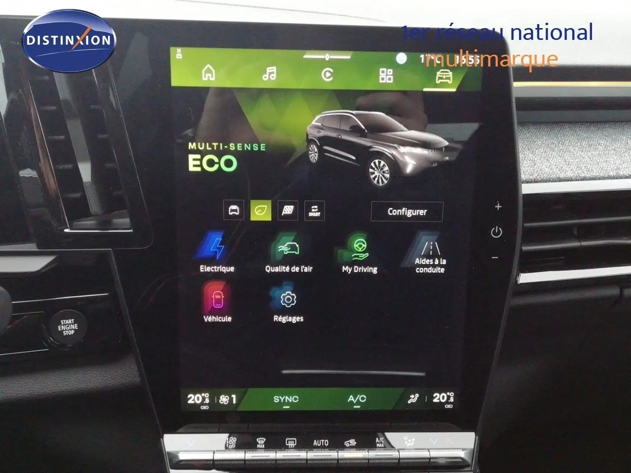 Écran central tactile du Renault Austral noir étoile métal, affichant le mode de conduite ECO en vue intérieure.