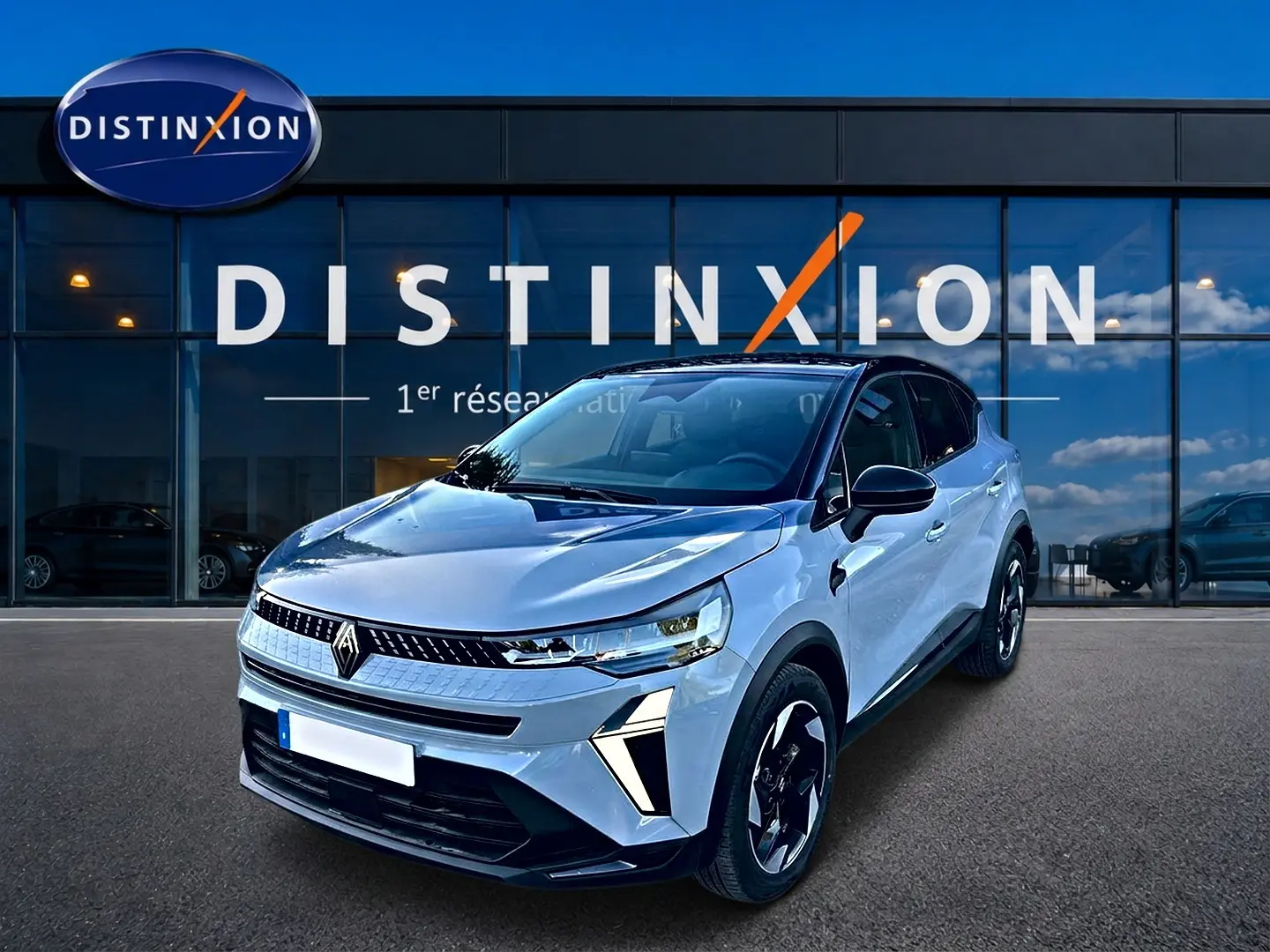 Vue 3/4 avant droite du Renault Captur 2026 gris rafale avec toit noir et jantes noires distinctives.