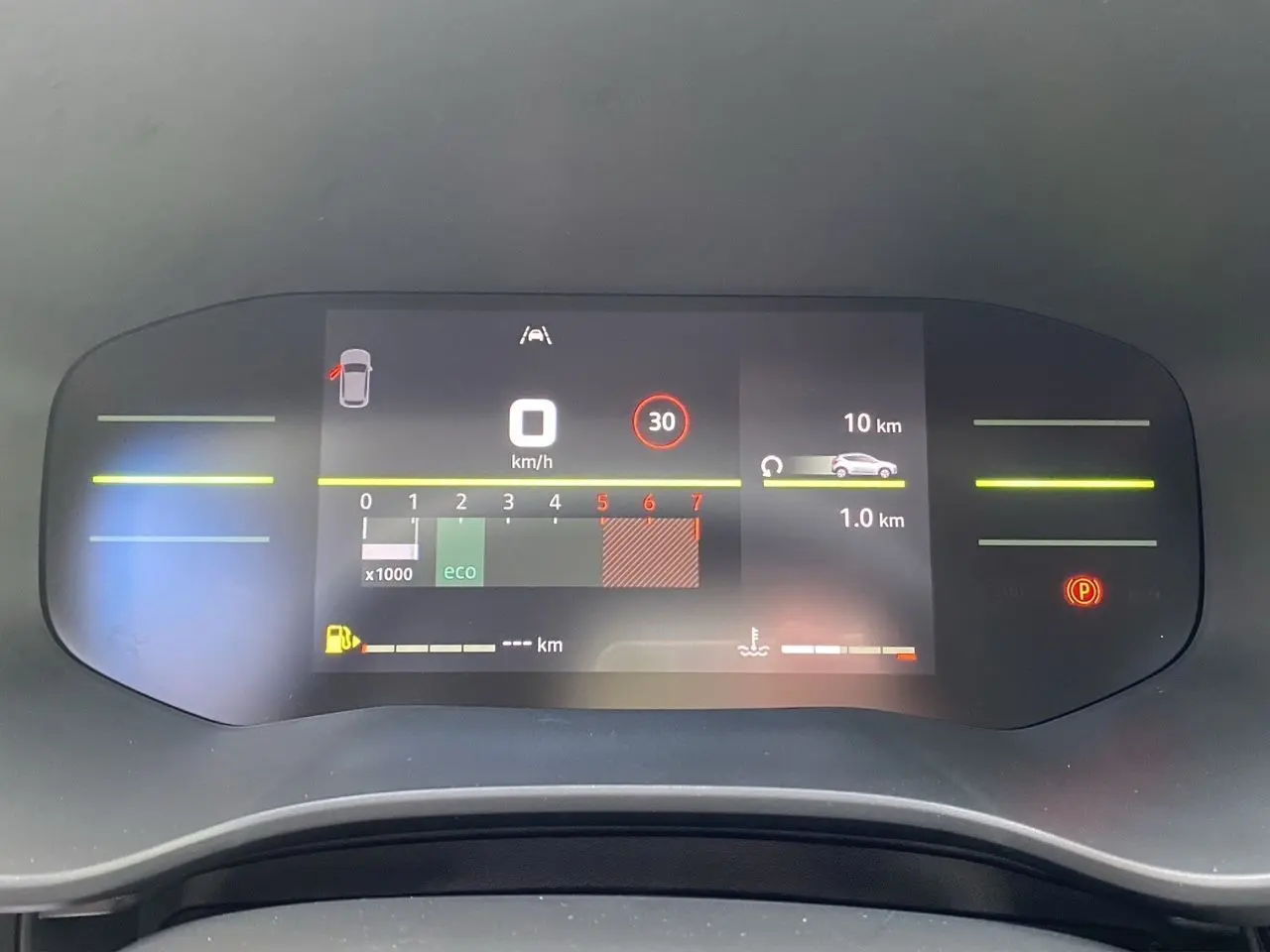 Tableau de bord numérique de Dacia Sandero Stepway 2026 affichant vitesse, régime moteur et alertes.