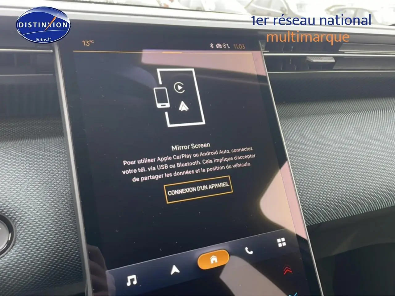 Écran tactile central en gros plan dans l’habitacle du Citroën C5 Aircross gris 2026.