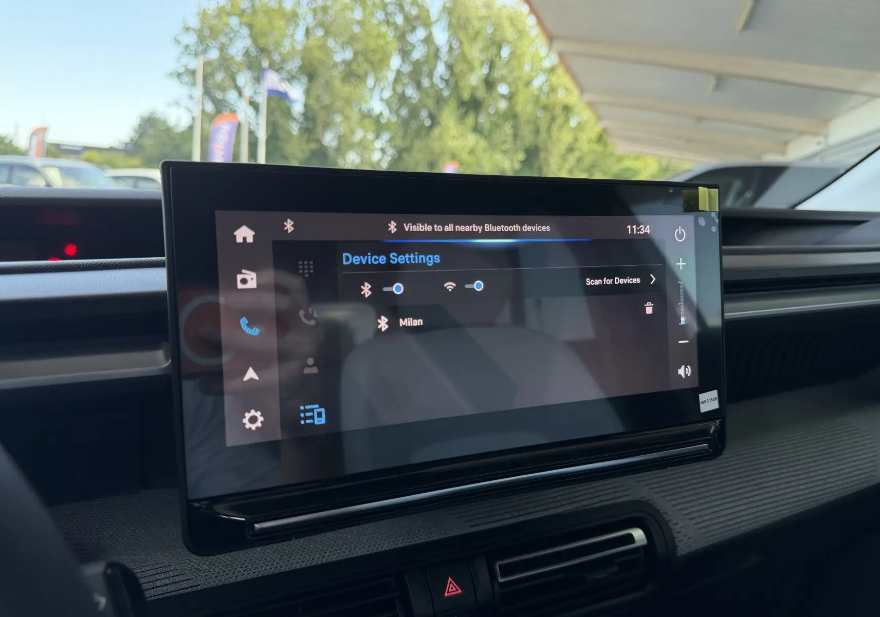 Écran tactile central de la Citroën C3 E-C3 113 MAX 2025, affichant les paramètres Bluetooth, intérieur gris et noir.