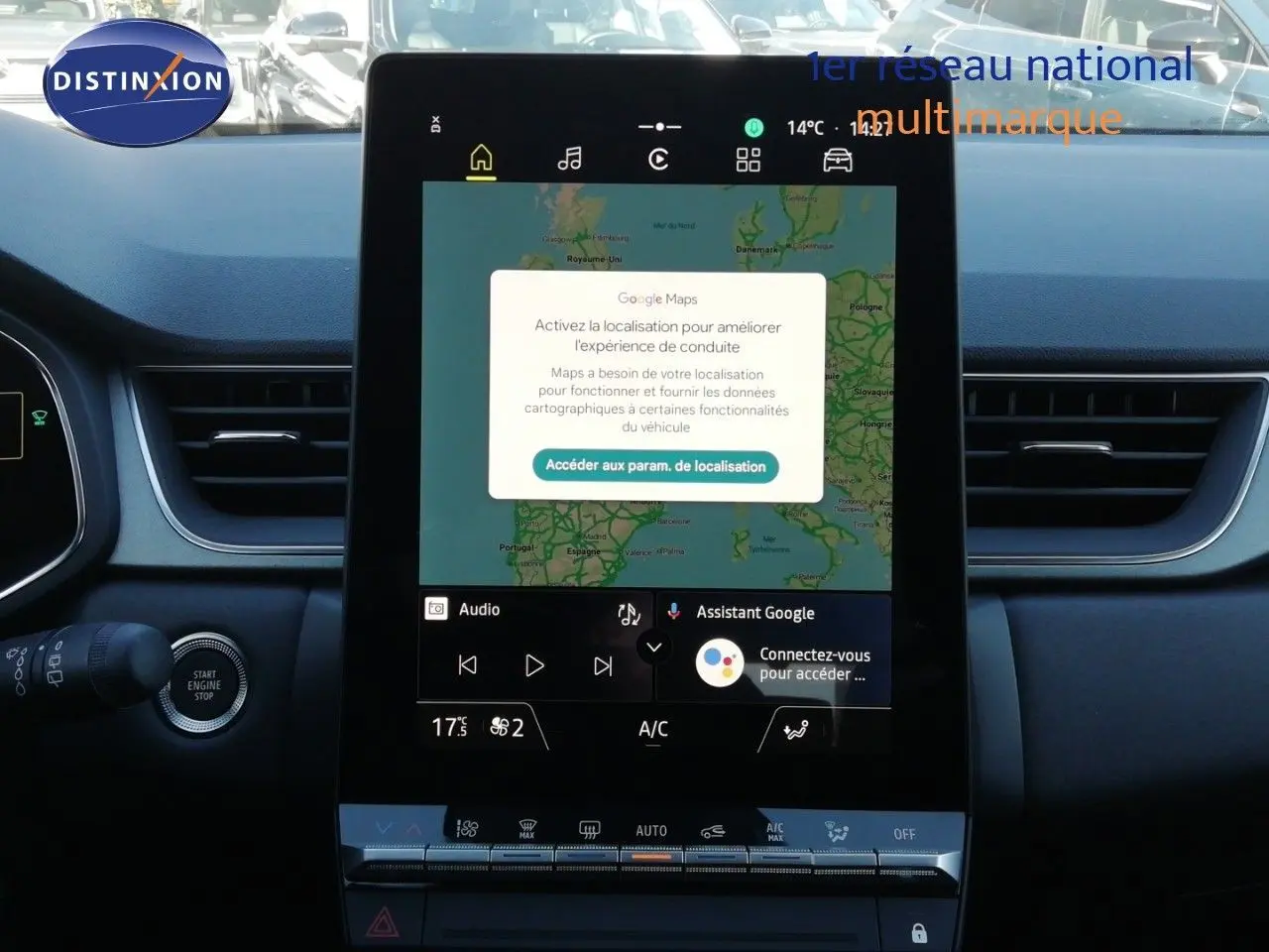 Vue rapprochée de l’écran tactile central du Renault Captur 2026, affichant une carte Google Maps avec interface moderne.