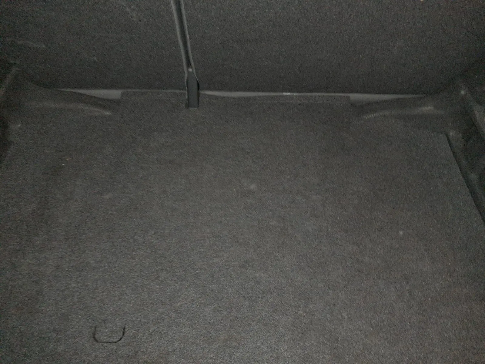 Détail du tableau de bord noir/gris de l'Audi A1 Sportback 2023 avec commandes d'éclairage en mode automatique.