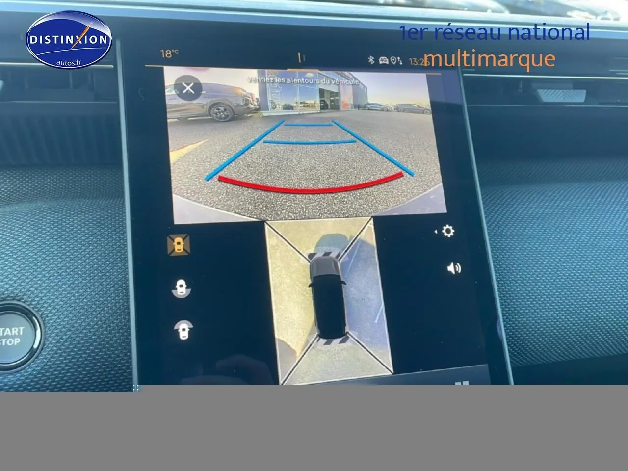 Écran tactile intérieur montrant la caméra de recul et vue panoramique 360° du Citroën C5 Aircross blanc.