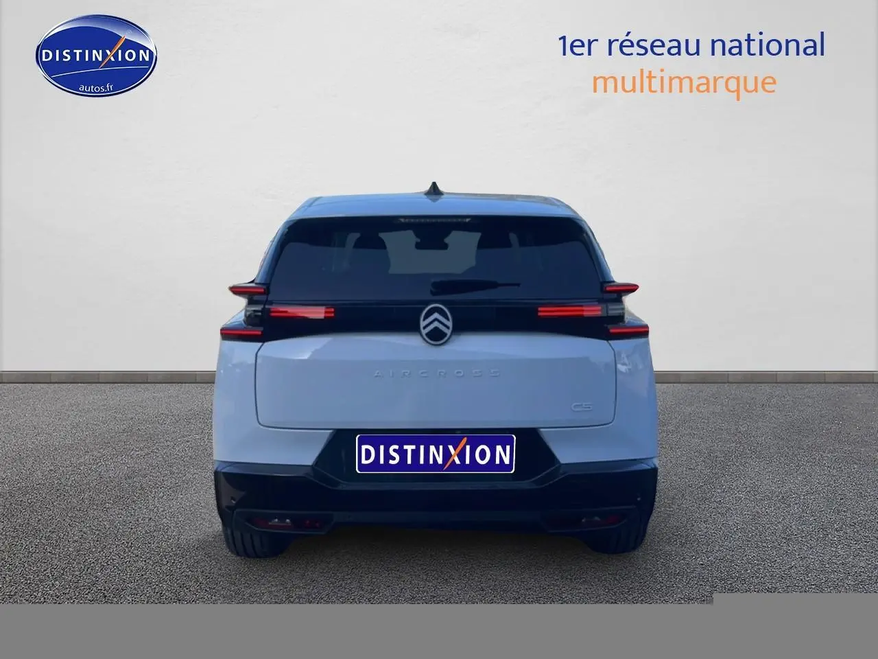 Vue arrière du Citroën C5 Aircross blanc 2026 avec feux LED horizontaux et lunette arrière surteintée.