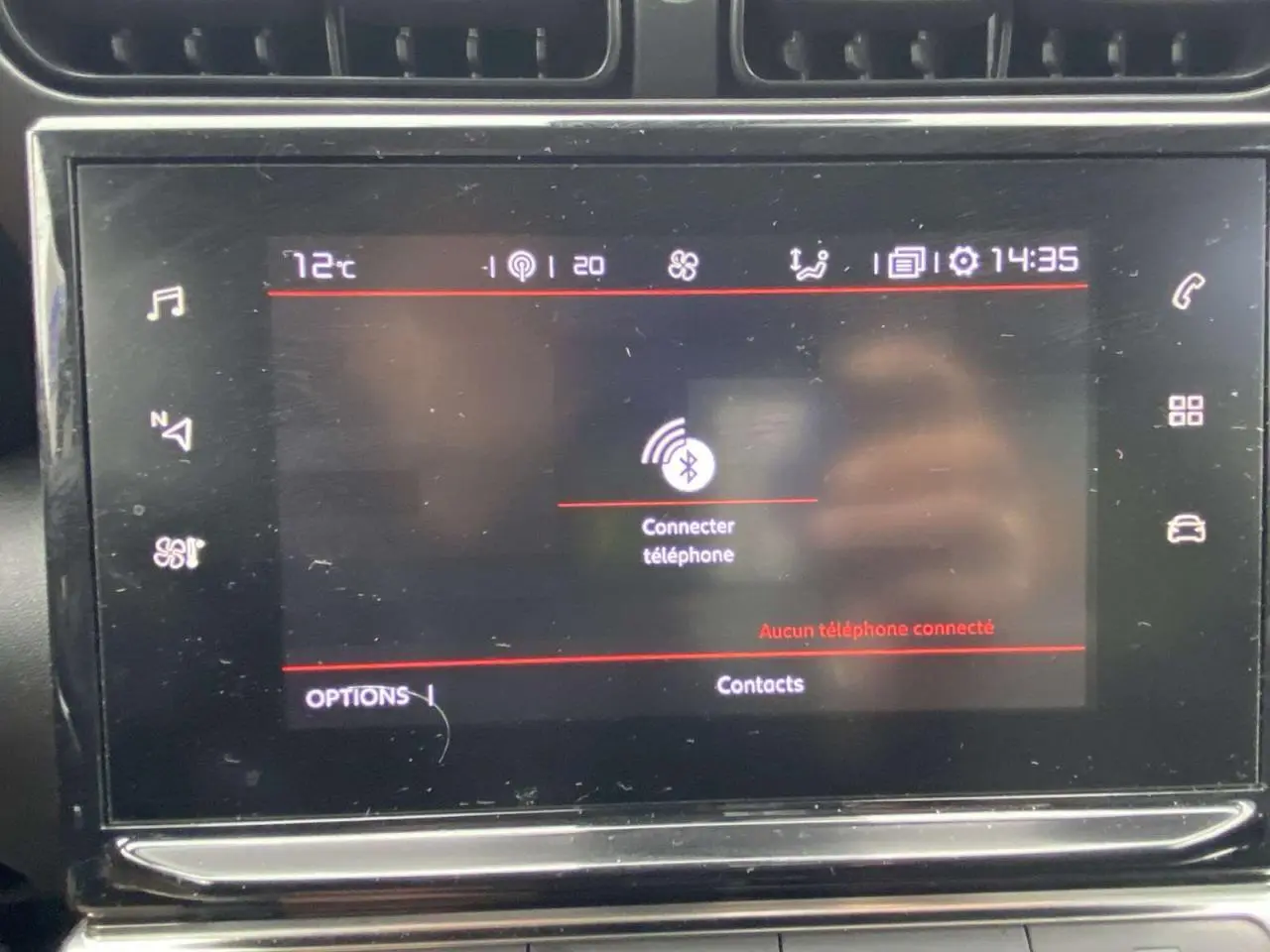 Écran tactile central de la Citroën C3 Aircross 2020 affichant la connexion Bluetooth, vue intérieure frontale.