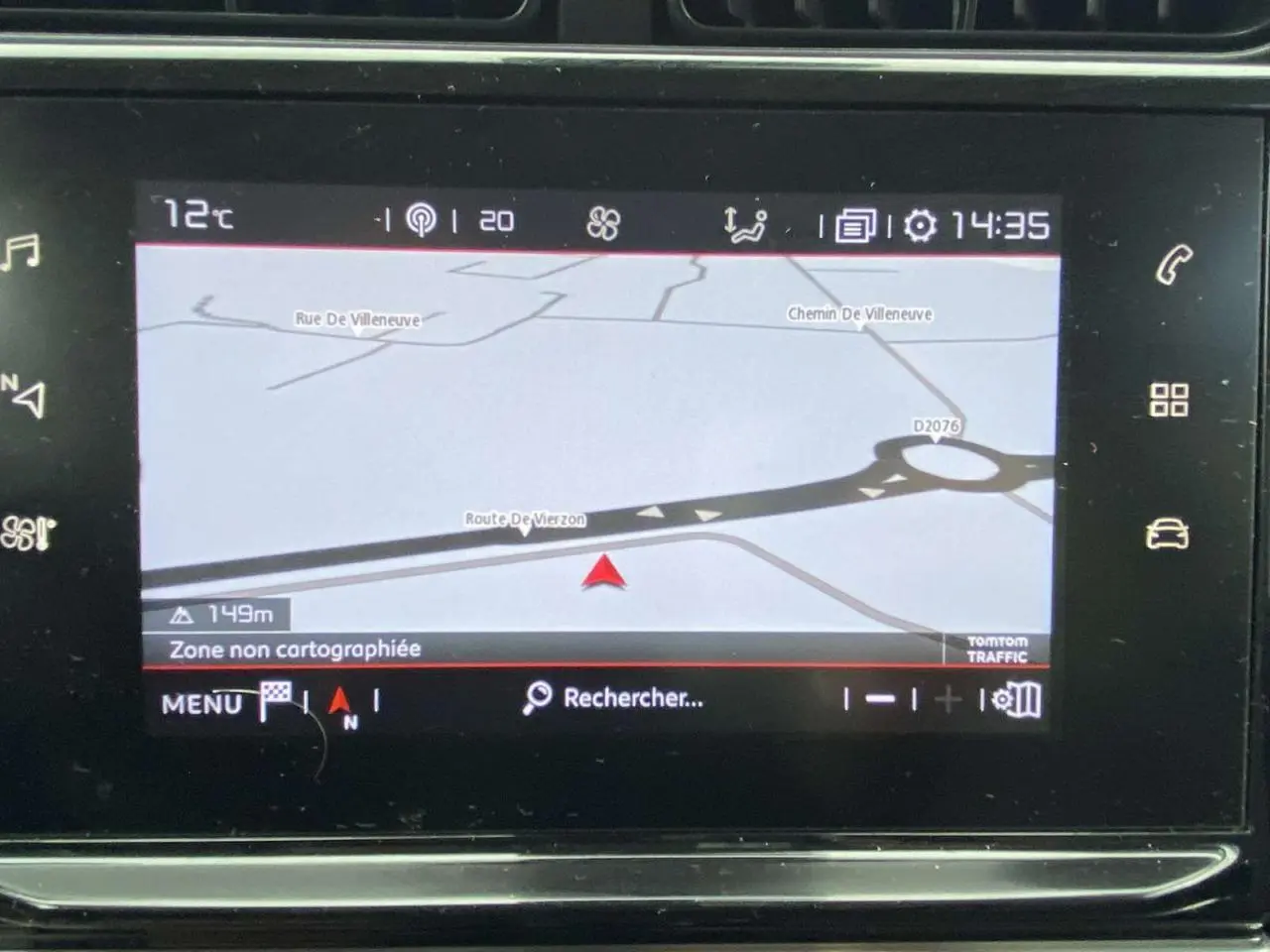 Écran de navigation du Citroën C3 Aircross 2020 affichant une carte avec itinéraire et température extérieure à 12°C.