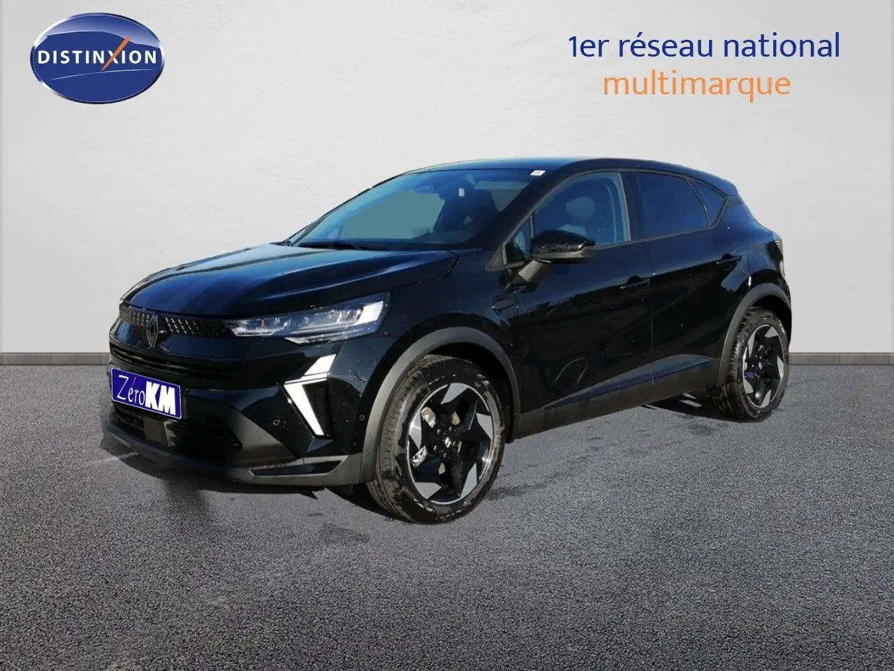 Renault Captur E-Tech Full Hybrid noir étoile métal, vue 3/4 avant droit avec jantes biton et feux LED distinctifs.