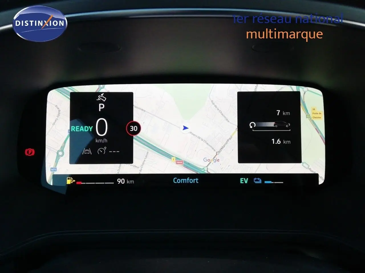 Tableau de bord numérique du Renault Captur E-Tech 2026 affichant la navigation et les informations de conduite.