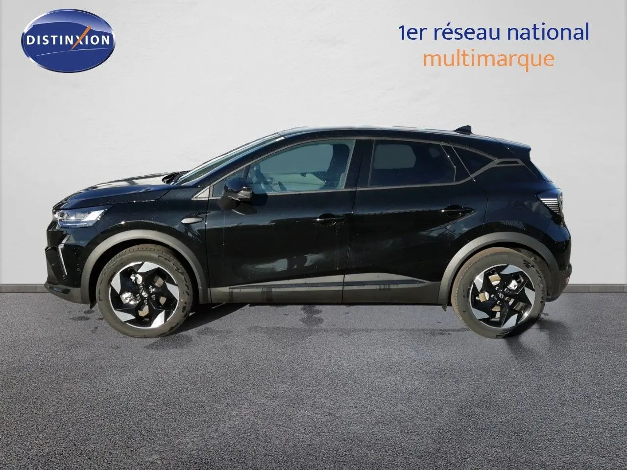 Profil droit du Renault Captur E-Tech Full Hybrid 160ch noir étoile métal, avec jantes biton distinctives et lignes modernes.