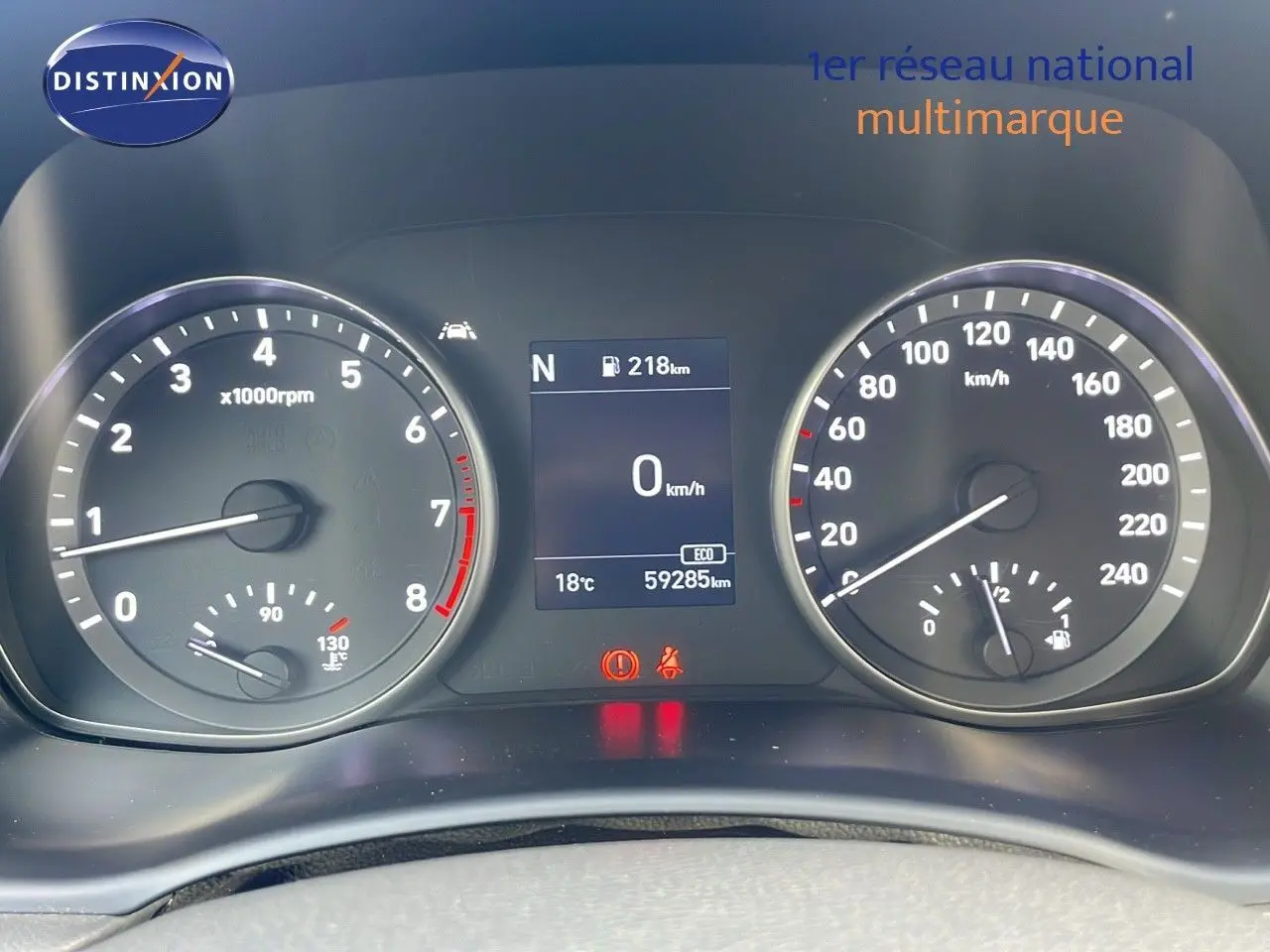 Tableau de bord de Hyundai i30 SW 2024 montrant compte-tours, vitesse à 0 km/h et jauge carburant.