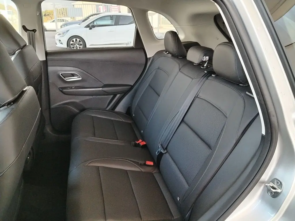 Vue intérieure du siège arrière côté droit en cuir noir du MG MOTOR ZS 1.5 l Hybrid + 197 LUXURY couleur Cosmic Silver.