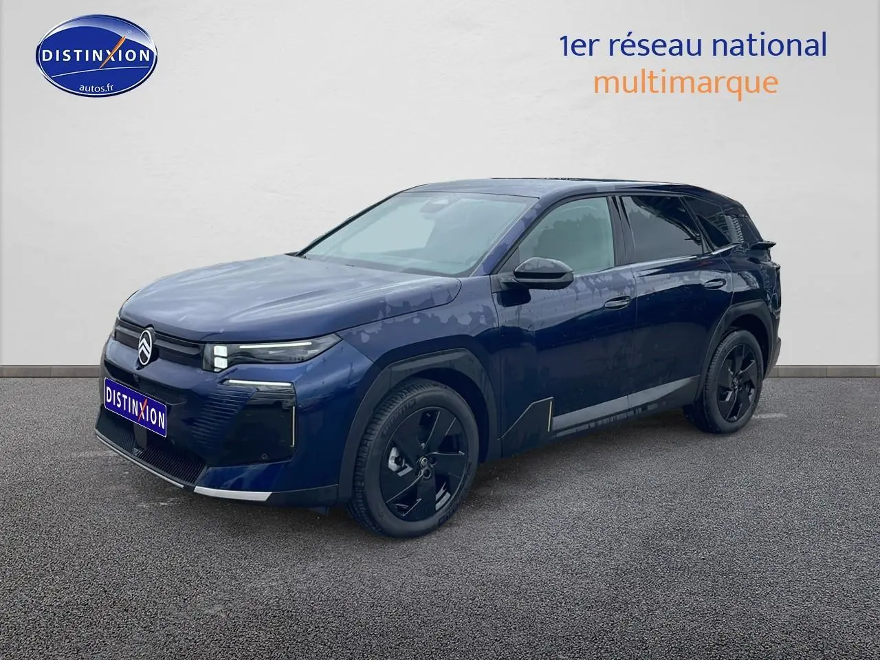 Citroën C5 Aircross bleu 3/4 avant droit avec jantes noires et phares LED modernes.