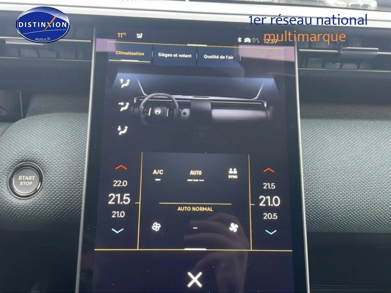 Vue rapprochée de l'écran tactile central du Citroën C5 Aircross 2026 avec affichage de la climatisation.