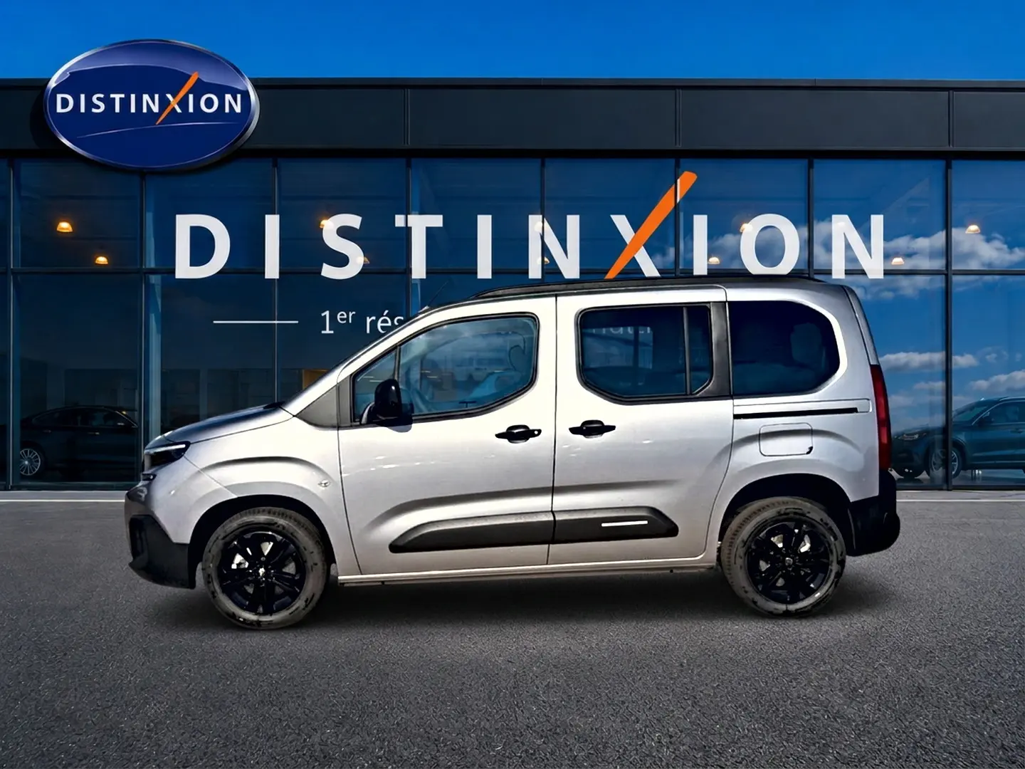 Vue de profil côté gauche du Citroën Berlingo N1 1.5 BlueHDi 130 gris acier avec jantes noires et portes latérales.
