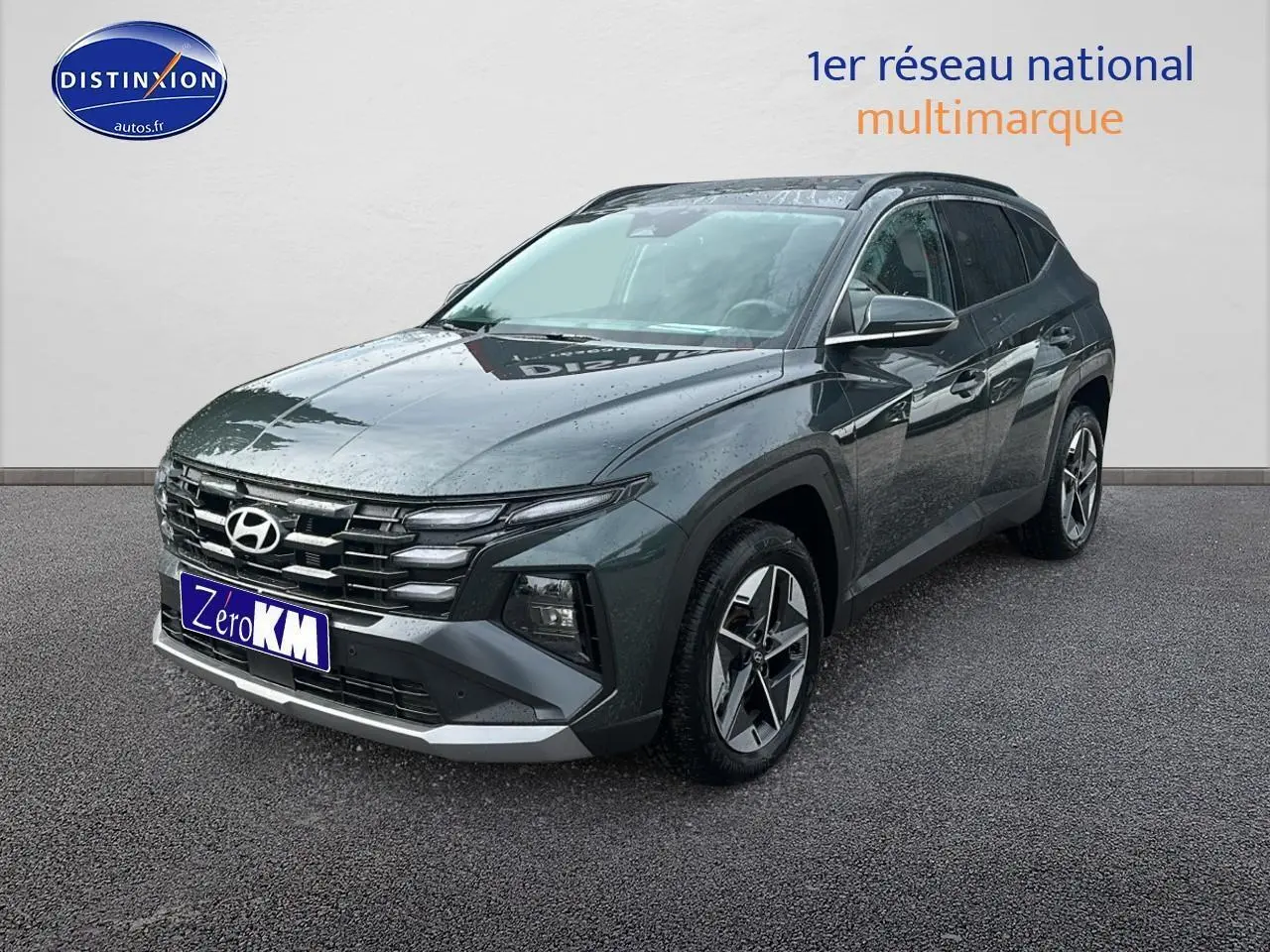 Hyundai Tucson 1.6 t-gdi 215 hybride vert cyprès en 3/4 avant avec jantes alliage et calandre distinctive