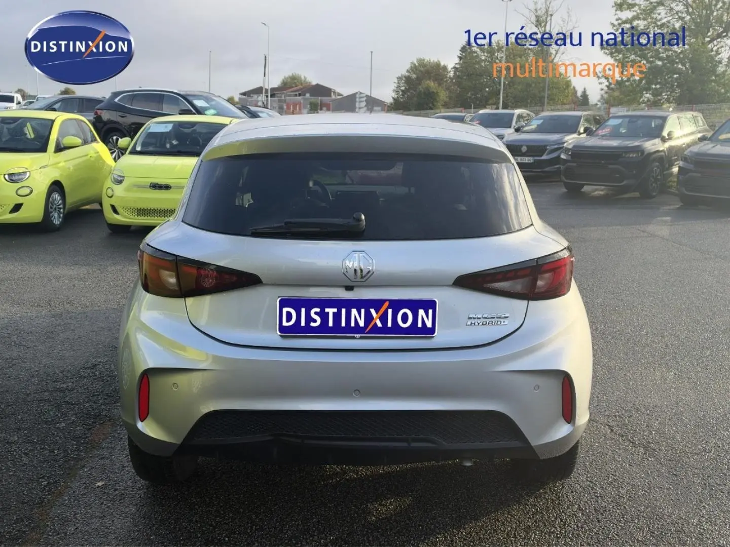 Vue arrière d'une MG3 1.5 Hybrid+ 195ch Luxury en Cosmic Silver métallisé, avec feux arrière LED et lunette arrière surteintée.