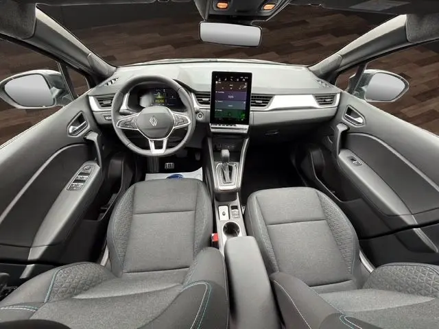 Vue intérieure avant du Renault Symbioz E-Tech Full Hybrid noir 2025, avec tableau de bord moderne et écran tactile central vertical.
