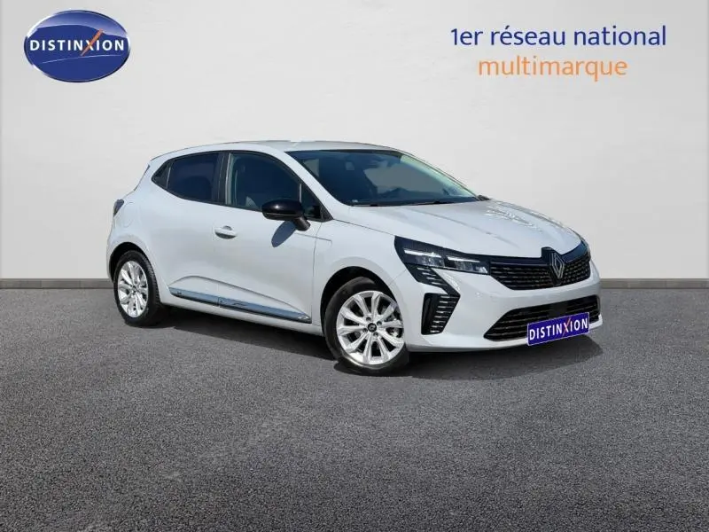 Renault Clio 1.5 dCi 100ch gris Rafale vue 3/4 avant droit, avec jantes alliage et feux LED distinctifs.