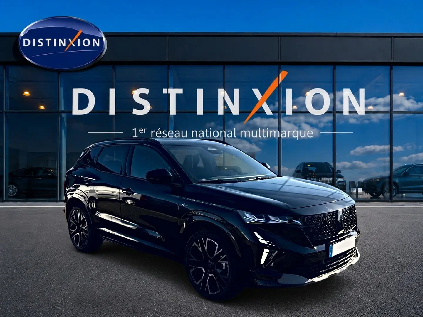 Renault Austral 1.2 e-tech noir en 3/4 avant droit, avec jantes alu et calandre distinctive esprit Alpine.